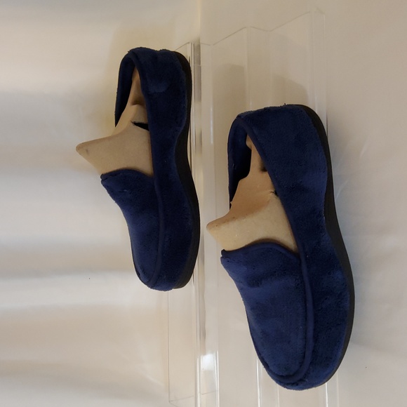 Isotoner Men's Slipper - Picture 3 of 6